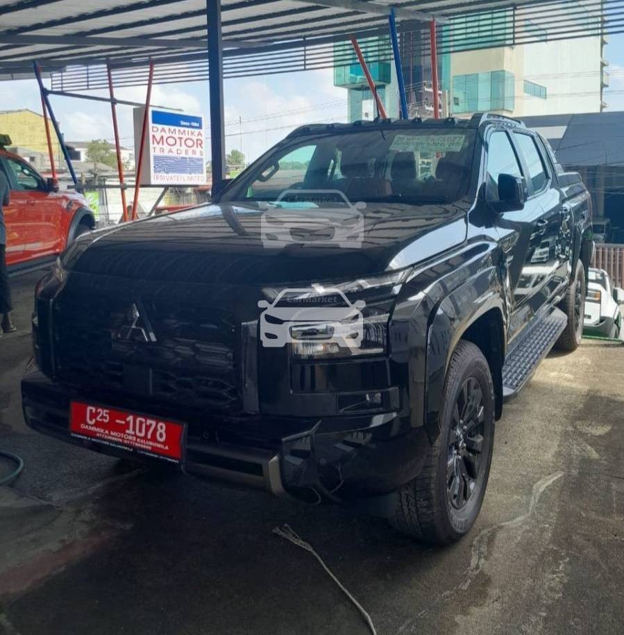 Mitsubishi Triton GSR 2025 
