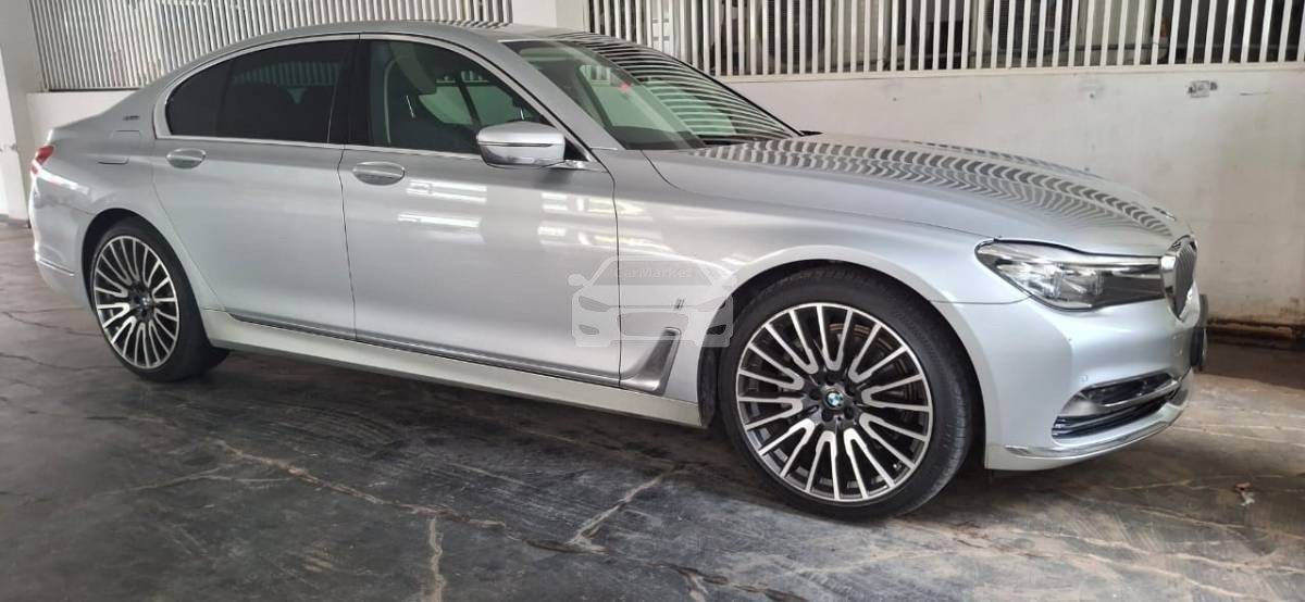 BMW 740e 2018 