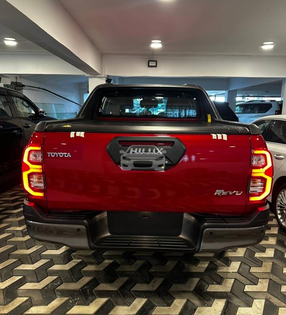 Toyota Hilux Revo 2025 