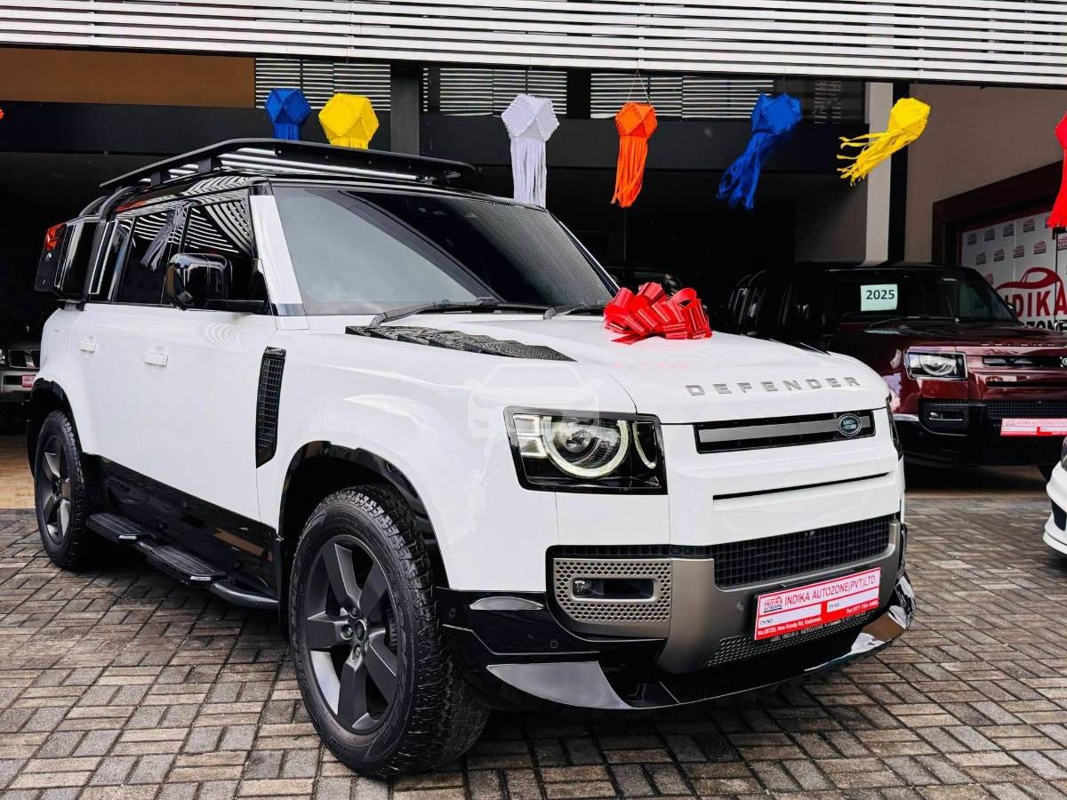 Land Rover Defender P300 Dynamic 2025 