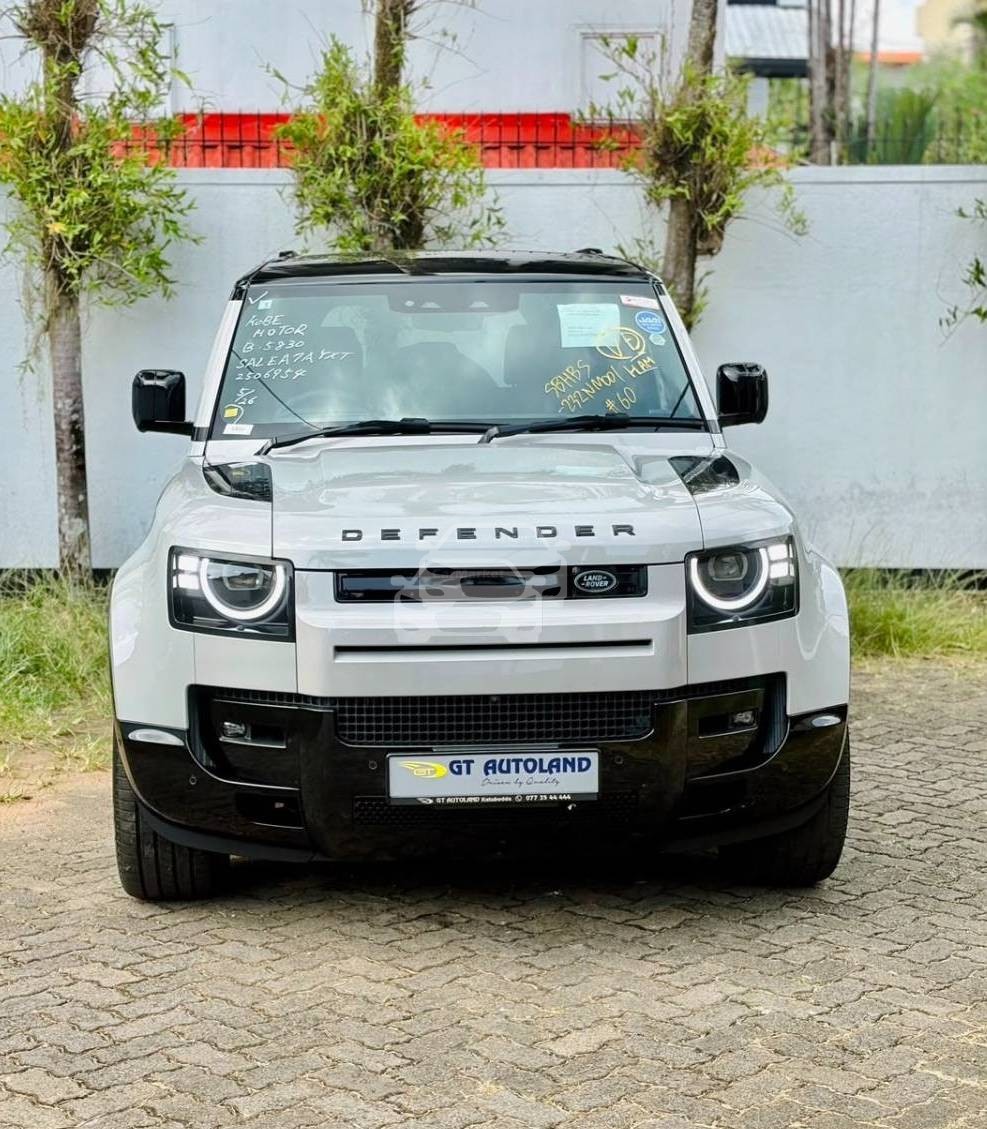 Land Rover Defender X-Dynamic HSE P300e 2026 