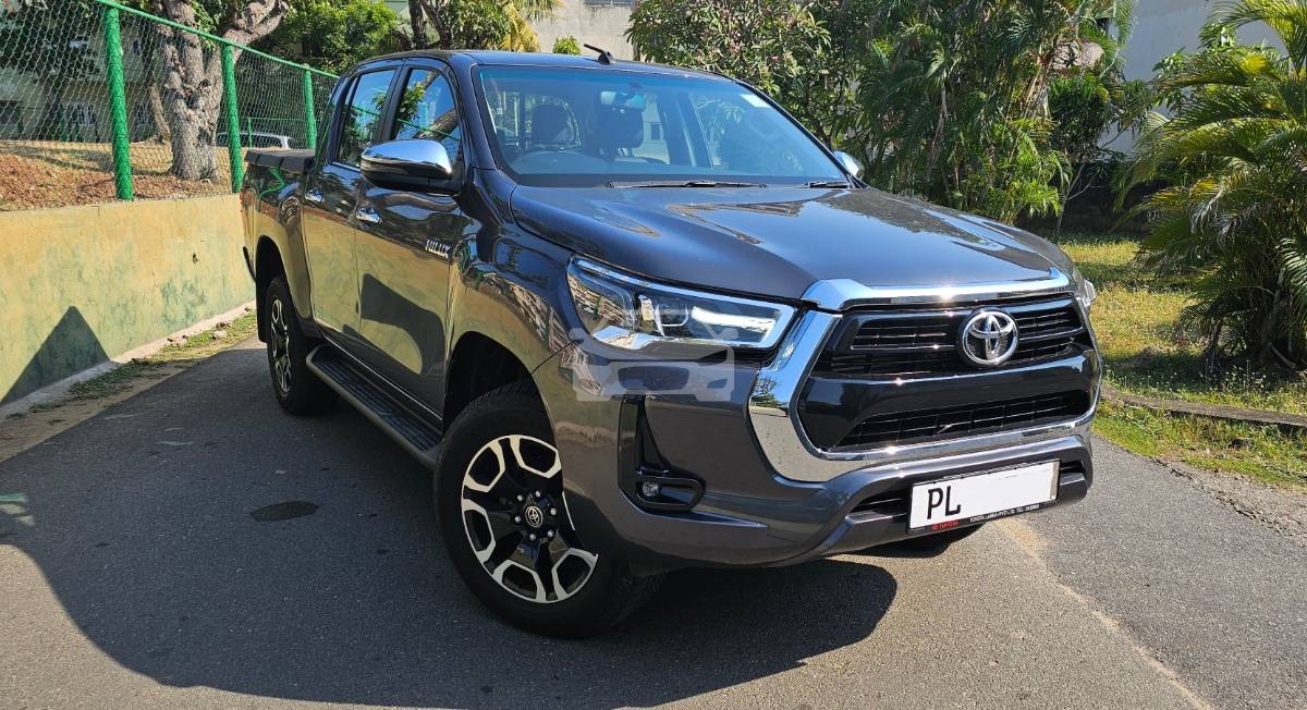 Toyota Hilux REVO V 2.8L DIESEL 2025 