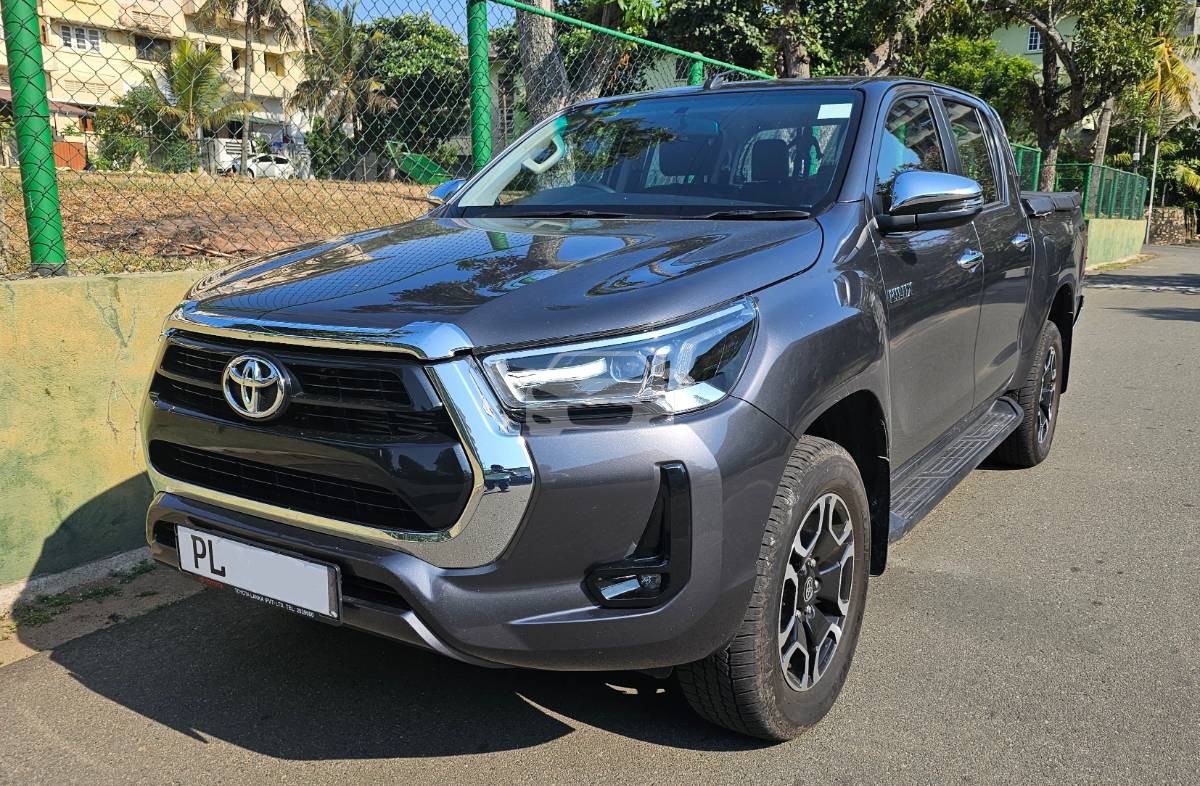 Toyota Hilux V GRADE 2.8L AUTO 2025 