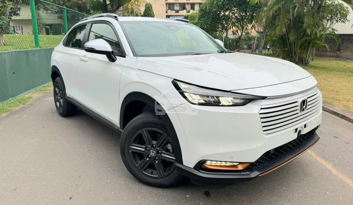 Honda Vezel X HUNT HYBRID 2025 