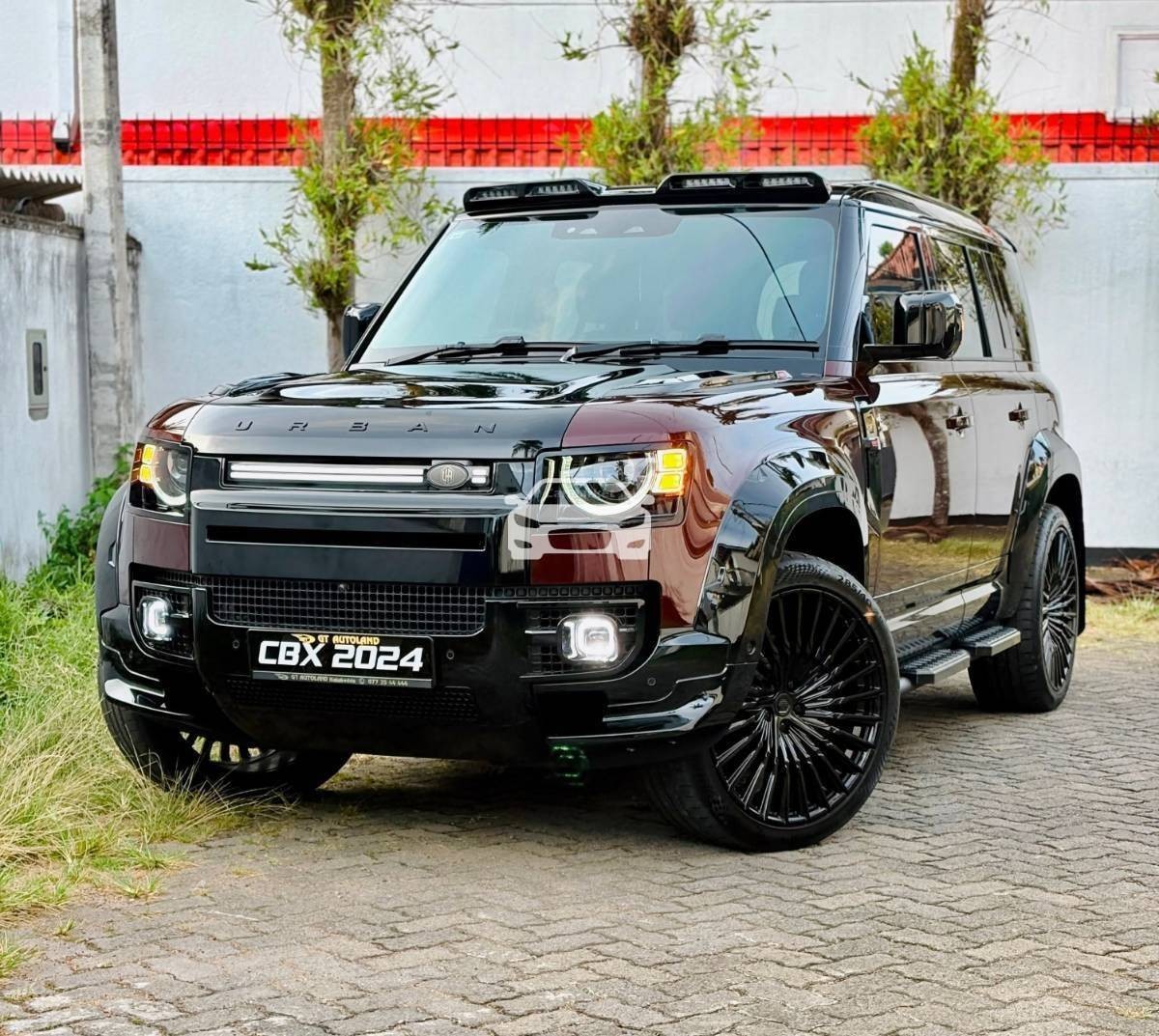 Land Rover Defender P300e Sedona Limited 2025 